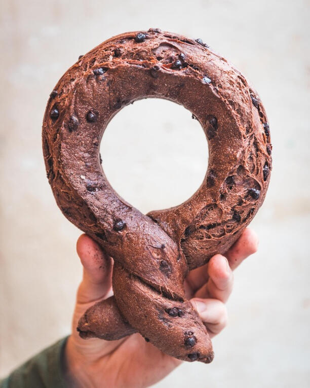 Pain en forme de nœud en chocolat